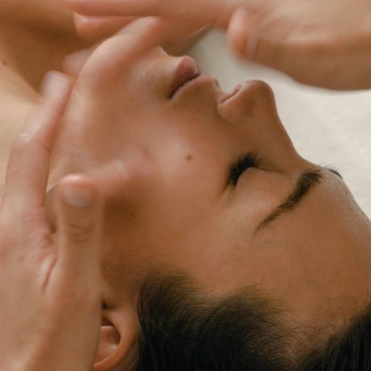 woman receiving a Hydrafacial